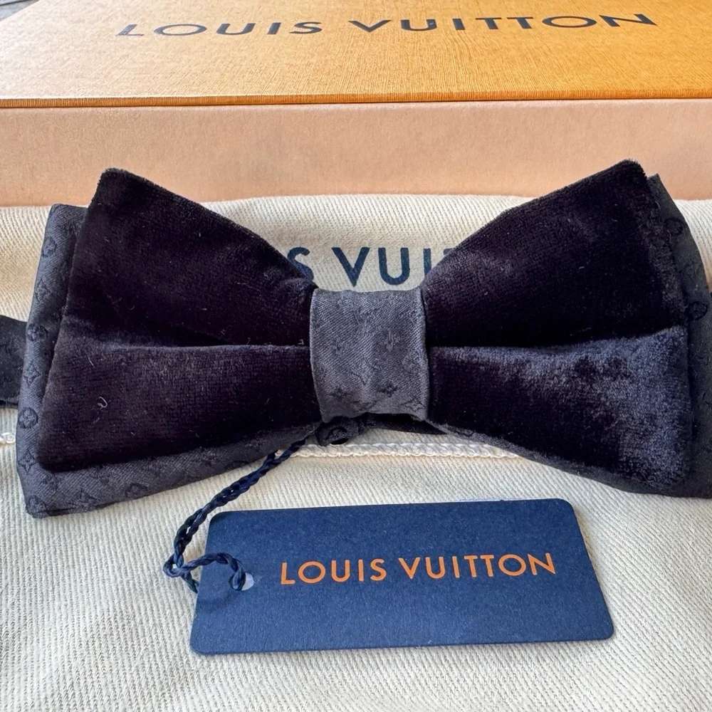 🔥LV VELVET 26’🔥💯🆕 RARE LOUIS VUITTON MONOGRAM BLACK TIE BOW TIE STUNNING - Picture 3 of 16